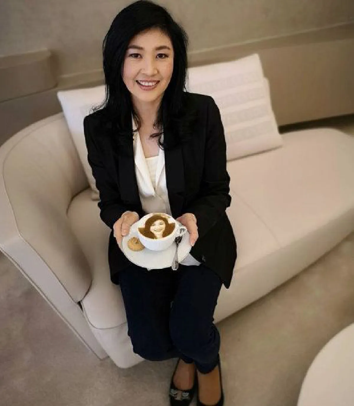 2ลูกแม้วตื่นเต้น "พ่อ-อาปู" โชว์หน้าบนกาแฟ ลั่นไม่กล้าดื่มรอดูดอย่างเดียว