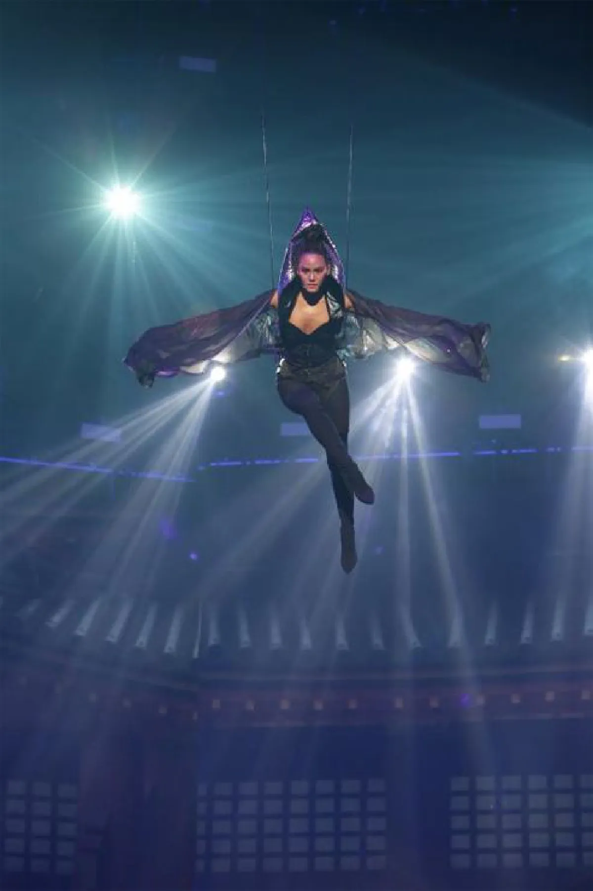 20 ปี มอส-ทาทา เวทีแดนซ์ลุกเป็นไฟ