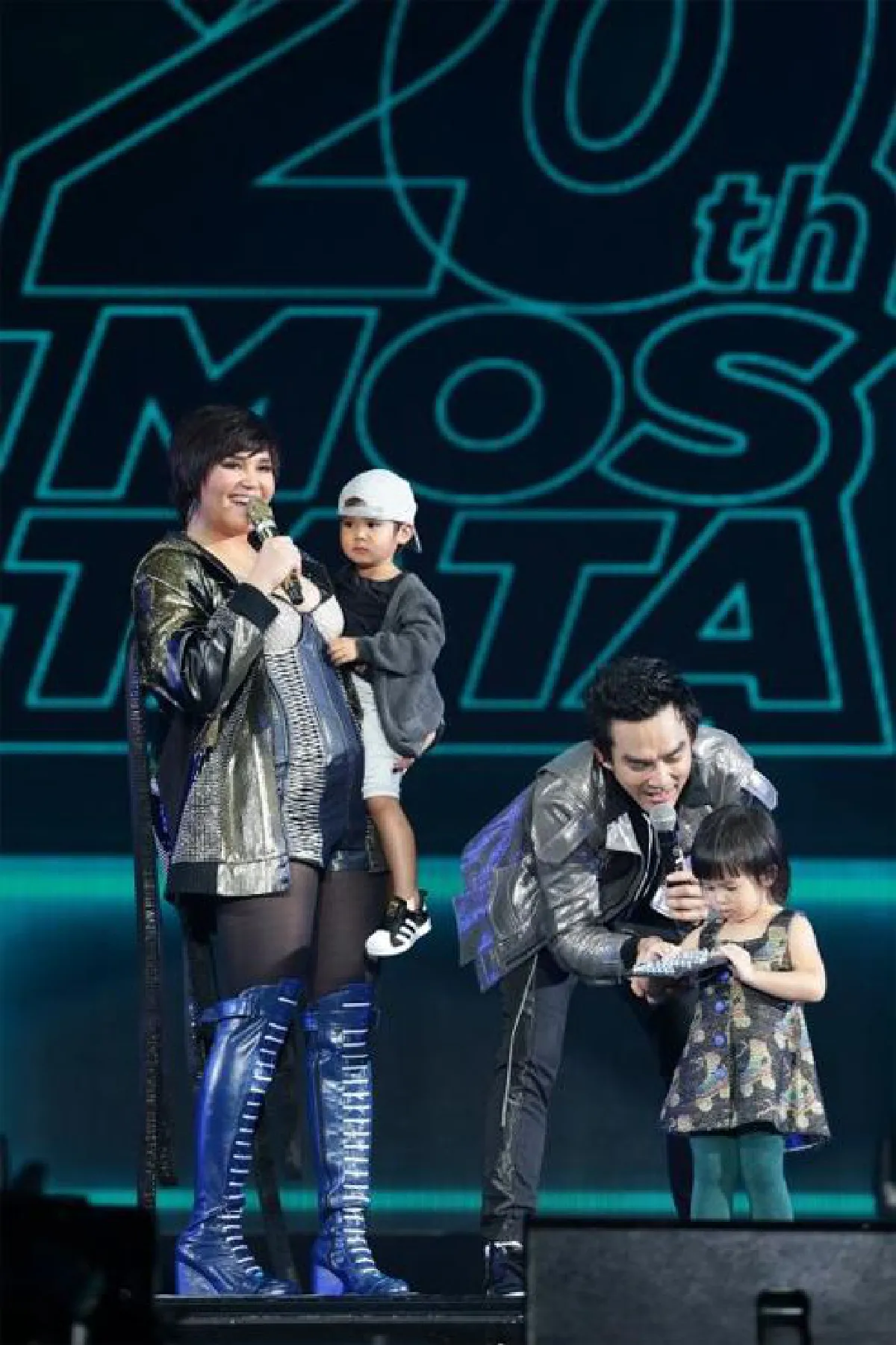 20 ปี มอส-ทาทา เวทีแดนซ์ลุกเป็นไฟ