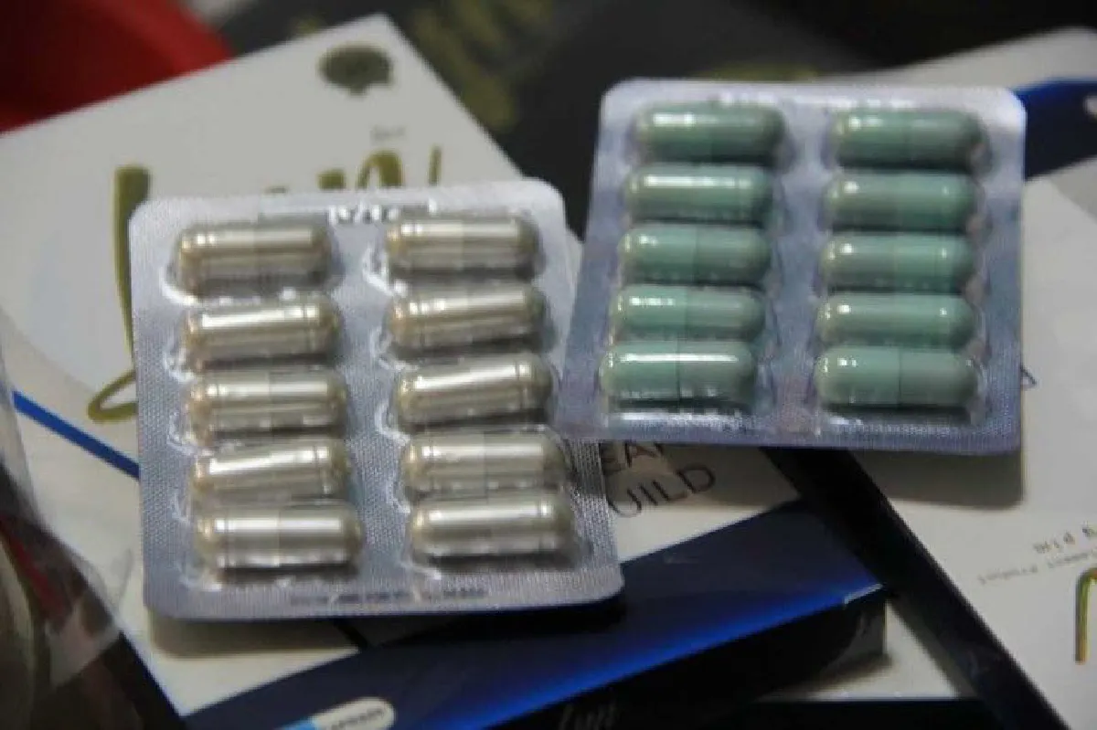 ตร.บุกบ้านตัวแทนขายยาลดความอ้วน "ลีน" ยึดกว่า150กล่อง
