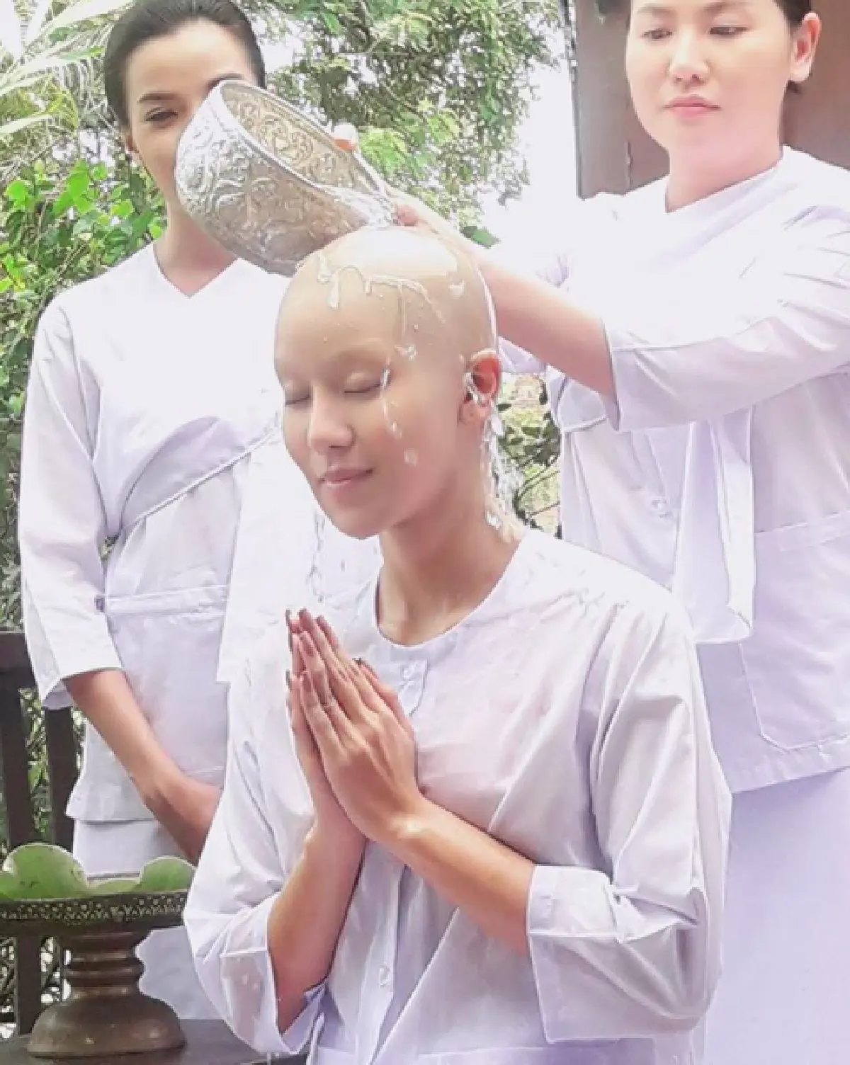 เนียนมาก! “ขนมจีน” ทำแฟนคลับตกใจ หลังโพสต์ภาพบวชเป็นแม่ชี