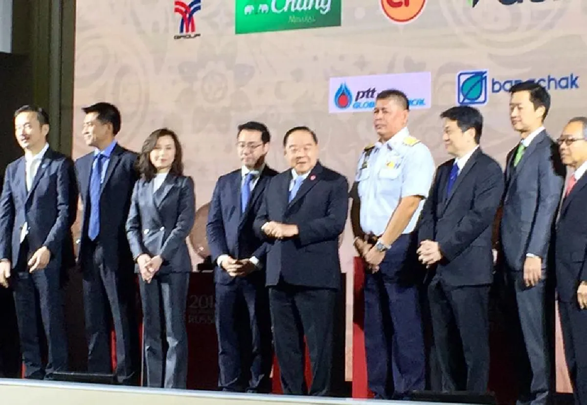 แฟนบอลเฮ! "บิ๊กป้อม" ร่วมเอกชนเซ็นสัญญาถ่ายบอลโลกให้คนไทยดูฟรี ลั่นไม่ได้หาเสียง