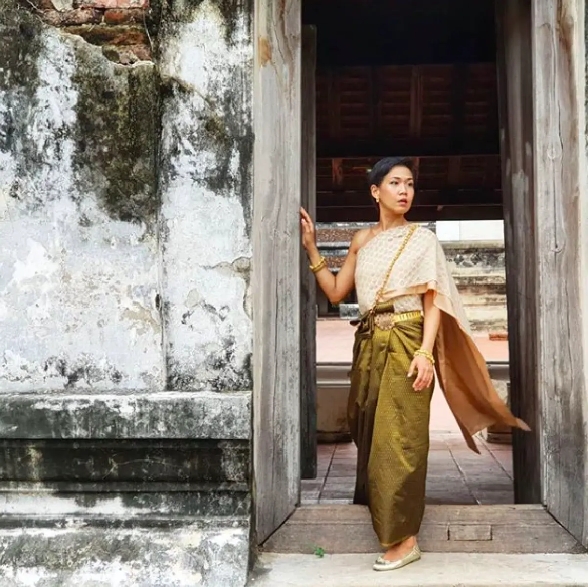 “กาละแมร์” สวมชุดไทยตามรอย "แม่หญิงการะเกด” ไหว้พระ 9 วัด ที่อยุธยา