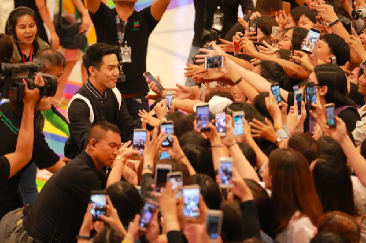 ที่สุดแห่งความดัง "หมื่นโป๊ป" ห้างแตก! มีบอดี้การ์ดรักษาความปลอดภัยเป็นสิบ!!