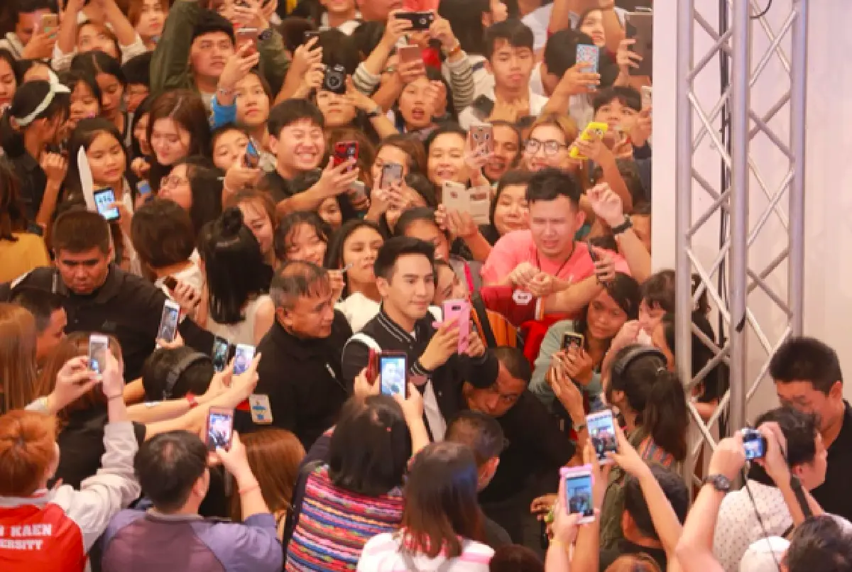 ที่สุดแห่งความดัง "หมื่นโป๊ป" ห้างแตก! มีบอดี้การ์ดรักษาความปลอดภัยเป็นสิบ!!