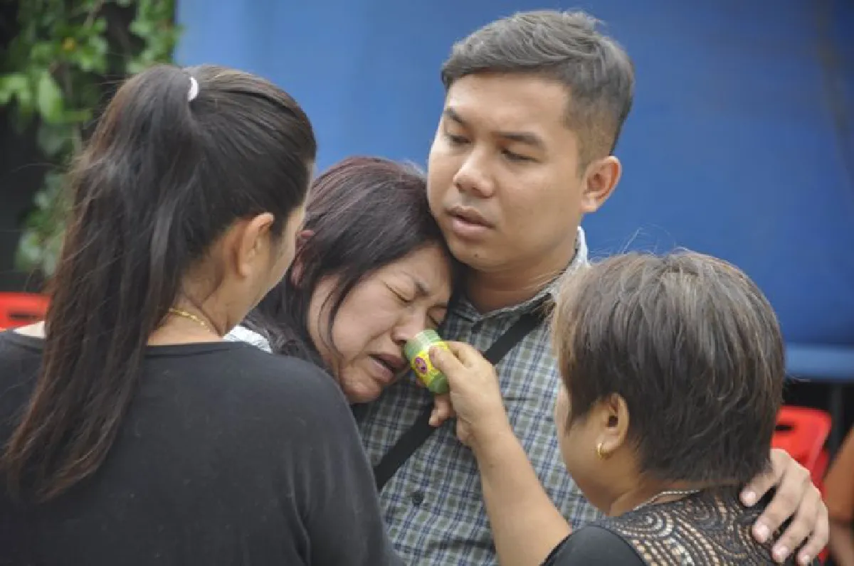 แม่เศร้าร่วมงานศพ"น้องมด"สาวกู้ภัยไปช่วยคนเจ็บแต่ประสบอุบัติเหตุดับ