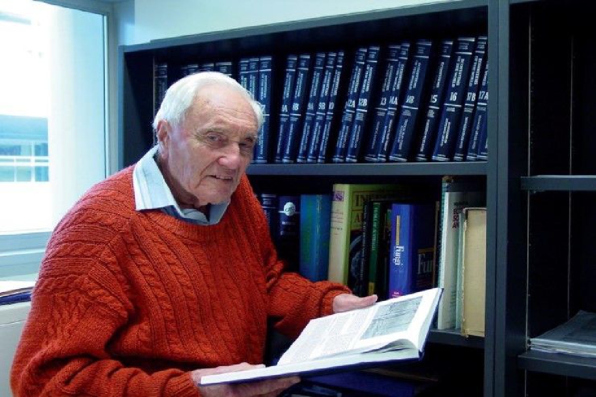 นักวิทย์ออสซี่วัย 104 ปี บินไปขอการุณยฆาตที่สวิสเซอร์แลนด์ นักวิทย์ออสซี่วัย 104 ปี บินไปขอการุณยฆาตที่สวิสเซอร์แลนด์