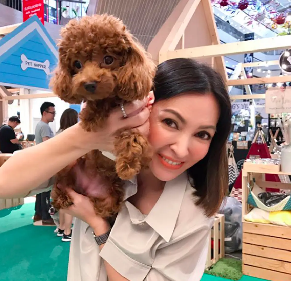 10 ภาพ “ ปุ้ย พิมลวรรณ” วัย 47 ปี กับความสวยเป๊ะที่ลงตัว