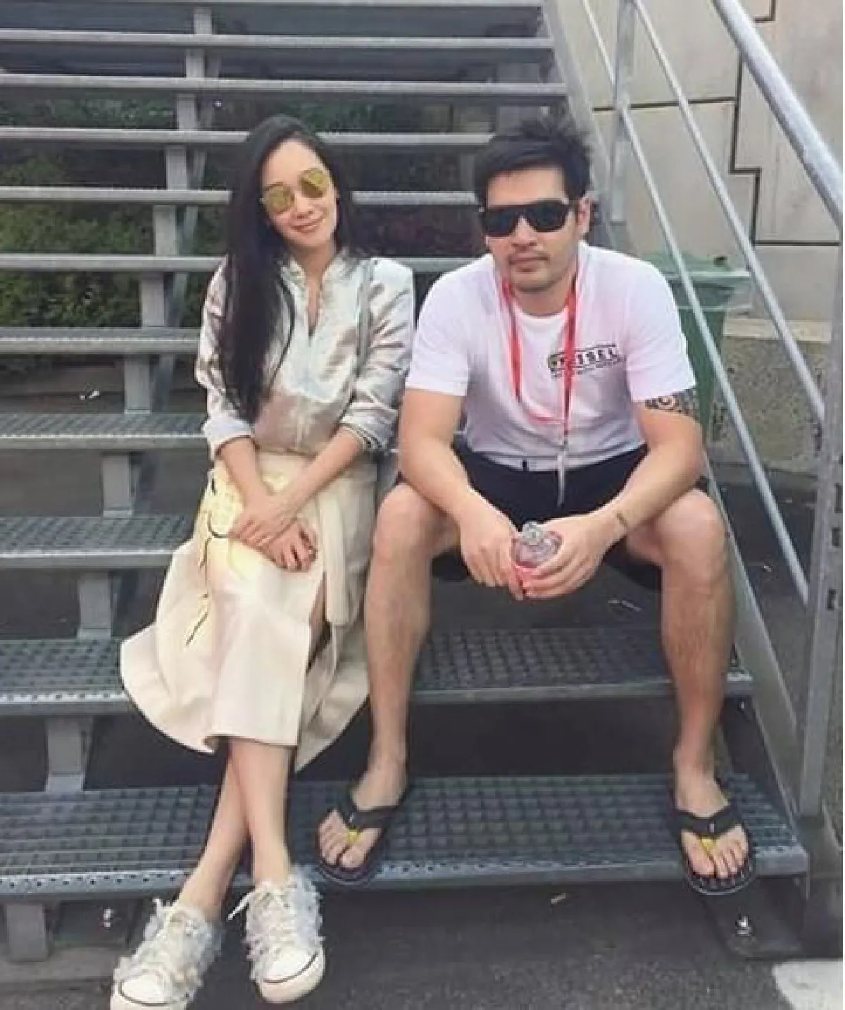 ขยันทั้งคู่! นุ่น-ต๊อด ช่วยกันขายก๋วยเตี๋ยว รับออเดอร์ลูกค้าถึงโต๊ะ (คลิป)