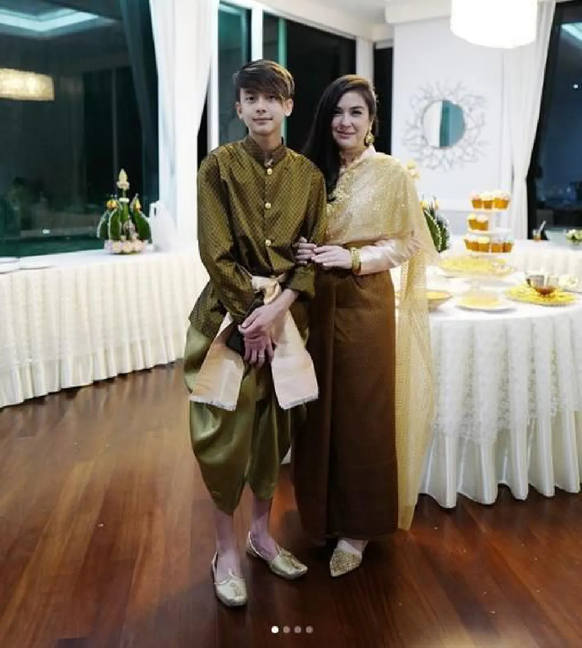 แม่สวยลูกชายหล่อ! โบ ชญาดา ควง น้องอชิ แต่งชุดไทยไปงานวันเกิดสุดอบอุ่น