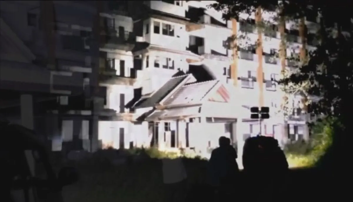 ตำรวจปิดล้อมจับนักโทษแหกคุกเป็นบุคคลอันตรายและมีหมายจับ