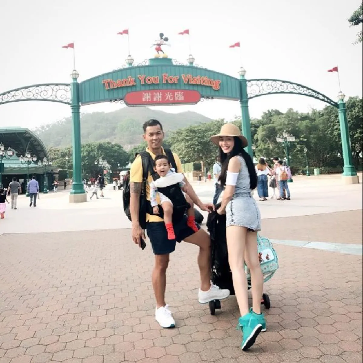 ส่องทริปแรกของ น้องจอมทัพ ลูกแม่อ๋อม-พ่อเอ ตะลุยดิสนีย์แลนด์