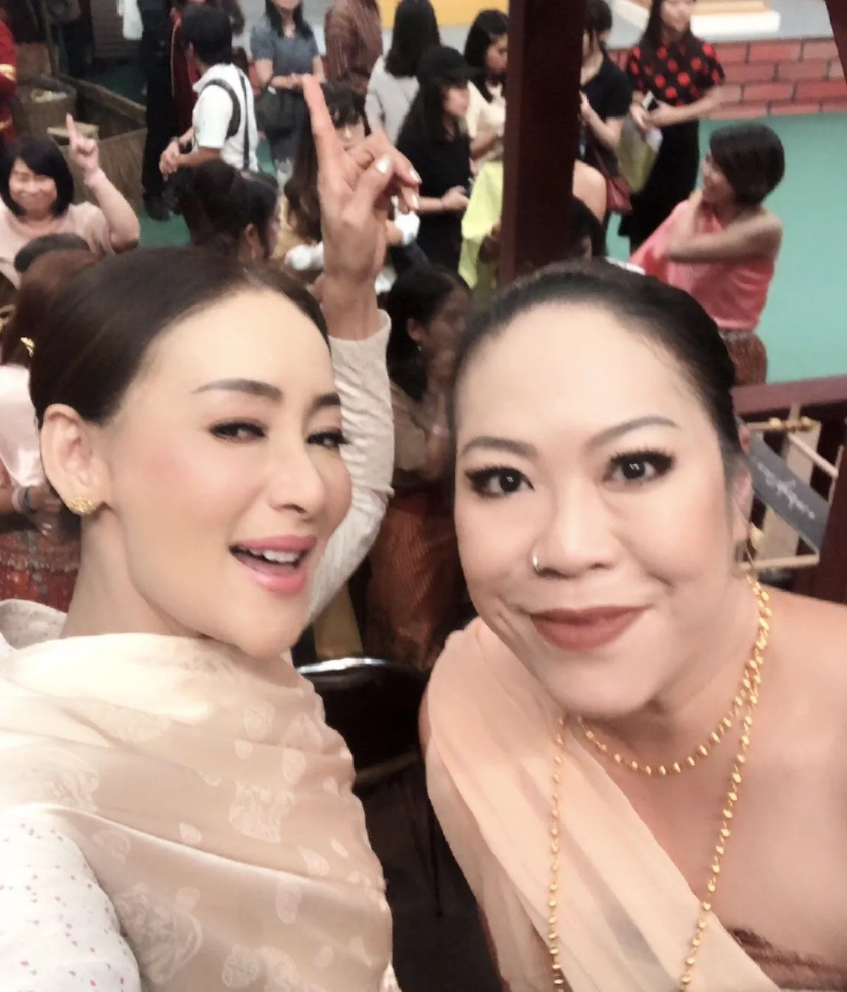 ทีมนักแสดงบุพเพฯ เข้ารับรางวัล "ศิลปินต้นแบบผู้ถ่ายทอดประวัติศาสตร์ไทยแก่อนุชนรุ่นหลัง"