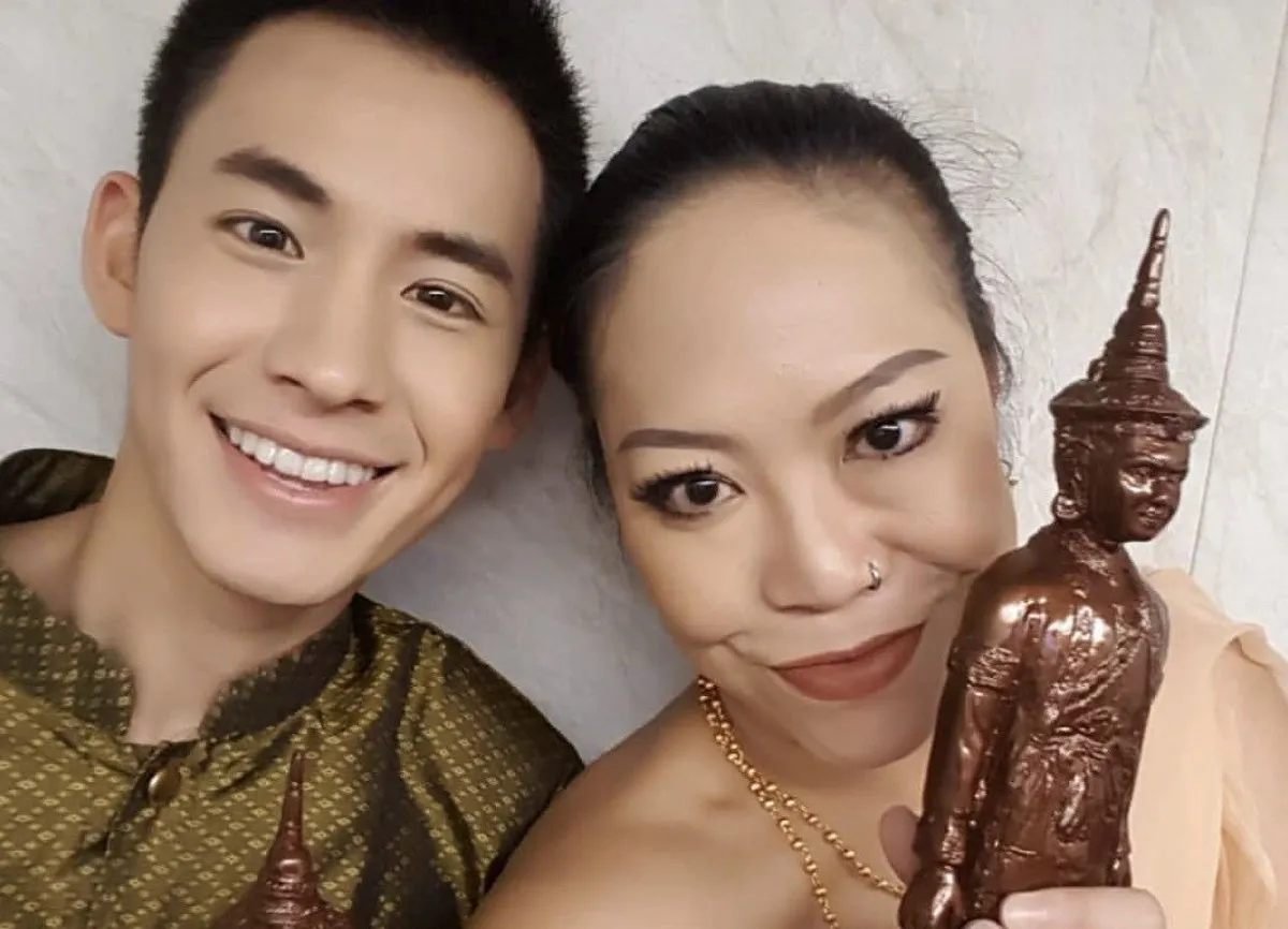 ทีมนักแสดงบุพเพฯ เข้ารับรางวัล "ศิลปินต้นแบบผู้ถ่ายทอดประวัติศาสตร์ไทยแก่อนุชนรุ่นหลัง"