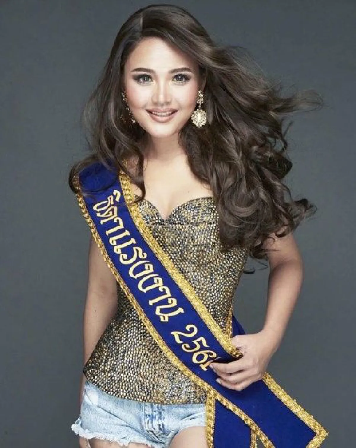 ตัดผมสั้น-เผยความเซ็กซี่ ลุคใหม่ของ "ตั๊กแตน ชลดา"