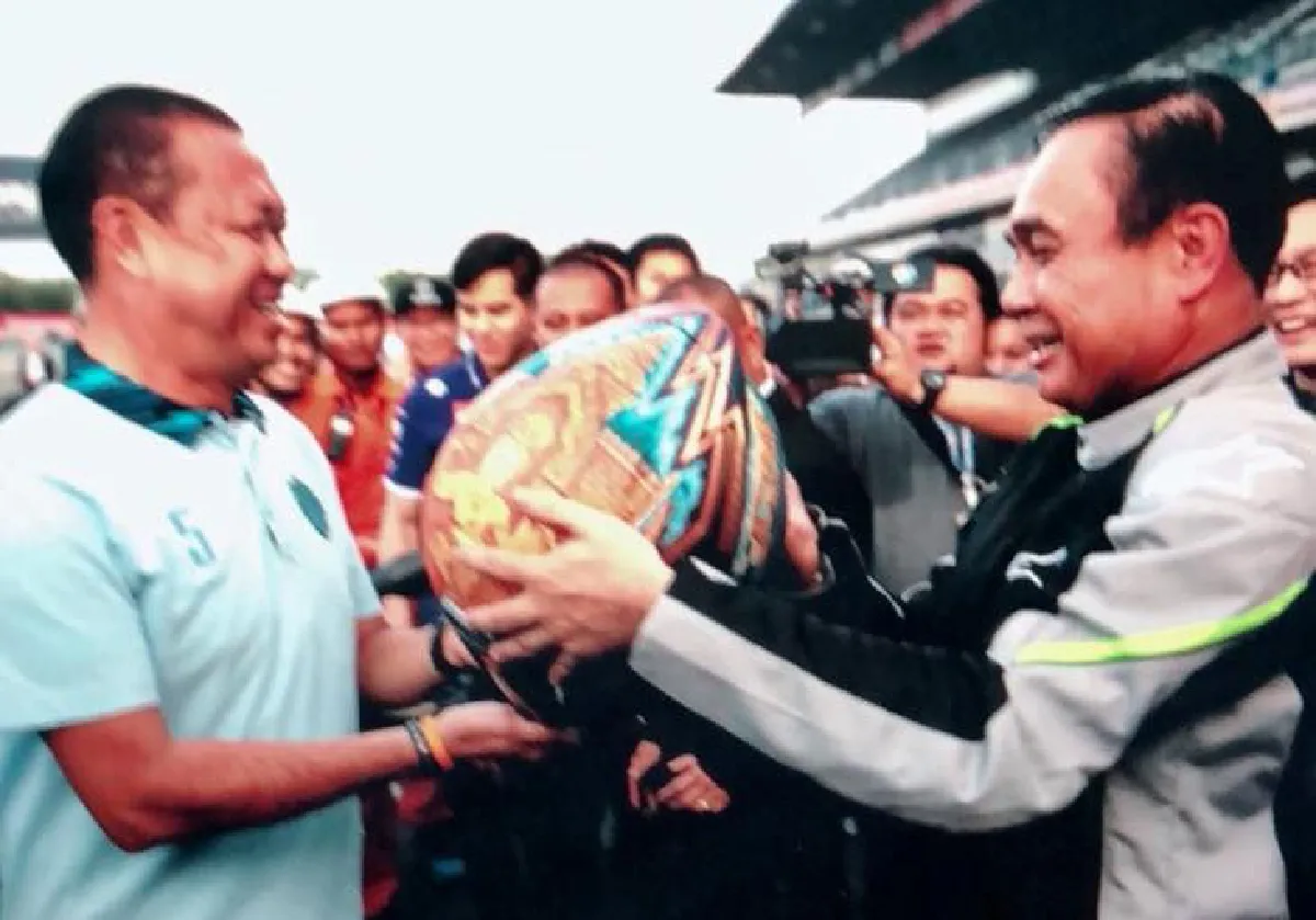 "บิ๊กตู่" หยอดบอก "เนวิน-อนุทิน" ให้ช่วยกันปฏิรูปประเทศ