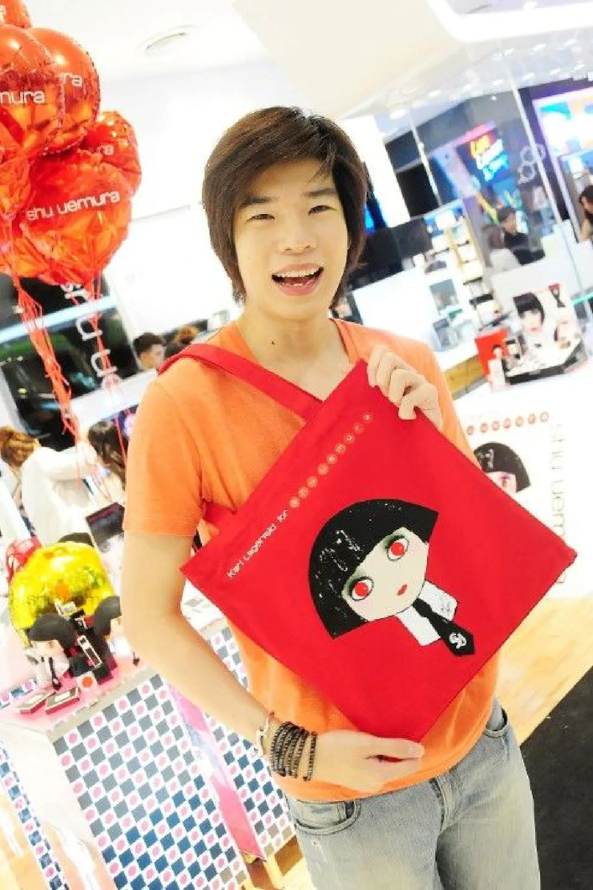 "จากใช้แล้วดีสู่ขายแล้วรวย" ถอดบทเรียนปรากฎการณ์ครีมเถื่อนผ่านบล็อกเกอร์คนดัง "ปูเป้ ศักรัช"