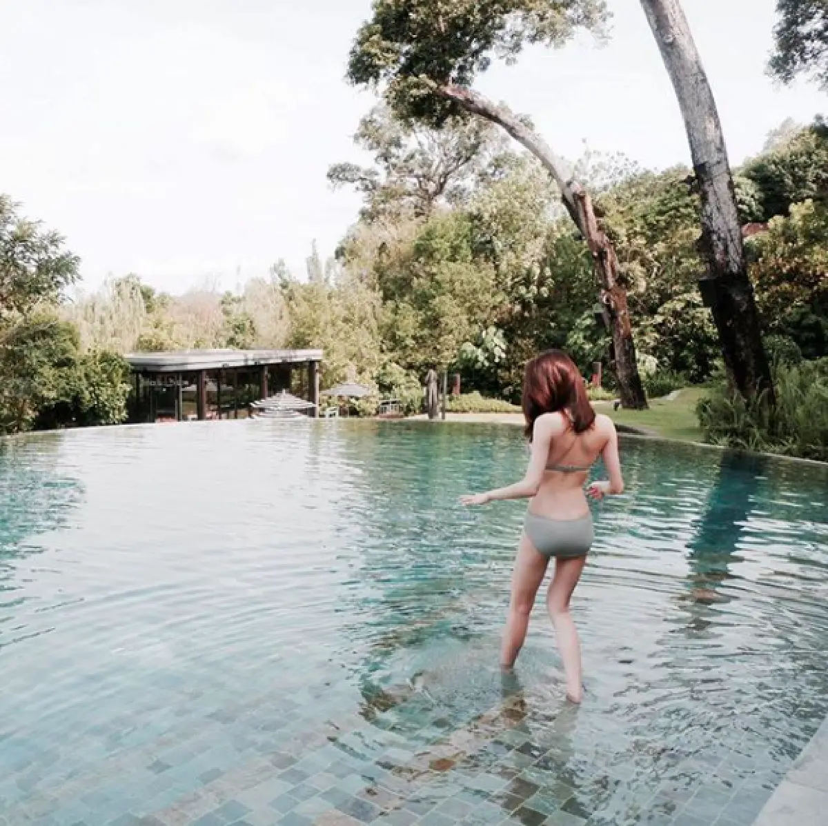 ฮอตทะเลเดือด “แกรนด์” อวดหุ่นแซ่บไม่แพ้พี่สาว โชว์ผิวขาวเนียนที่ภูเก็ต