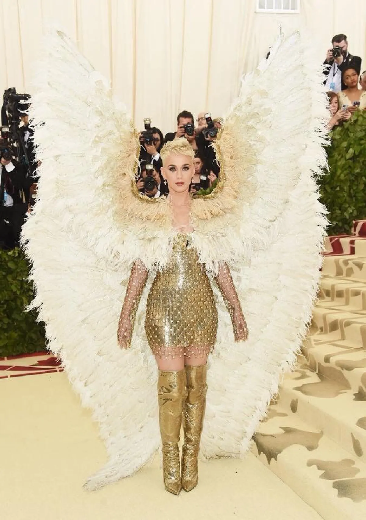 ส่อง 15 ลุคสวยสุดปังของเหล่าซุปตาร์บนพรมแดงงาน MET Gala 2018