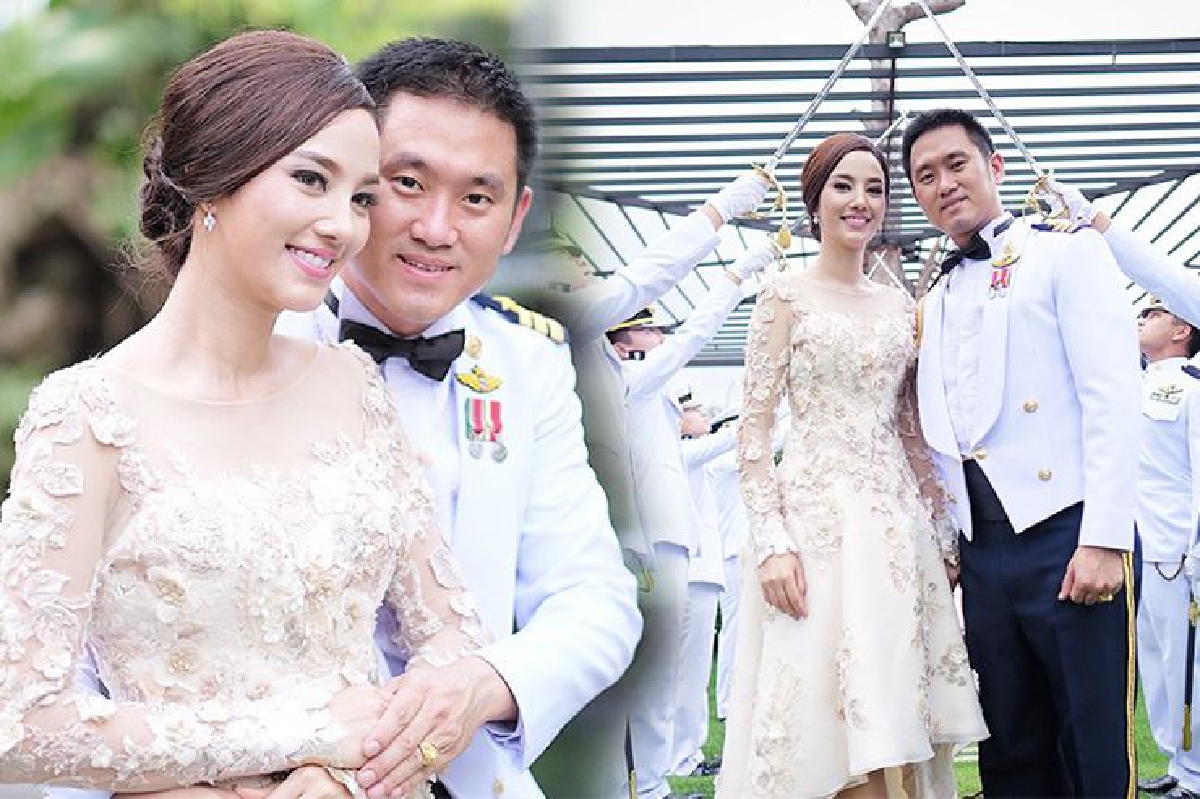 “กุญแจซอล” โชว์ภาพหวาน หลังครบรอบแต่งงาน 1 ปี “กุญแจซอล” โชว์ภาพหวาน หลังครบรอบแต่งงาน 1 ปี