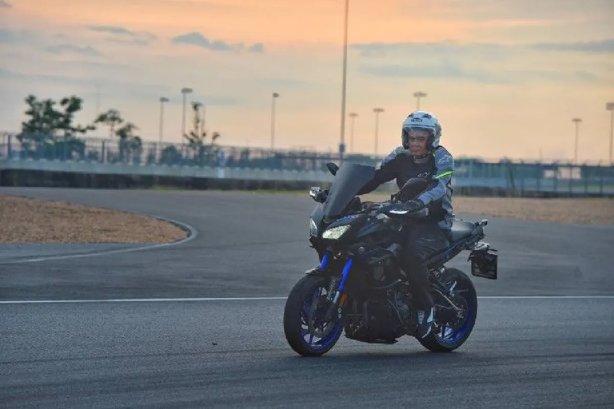 "ลุงตู่" เผยความรู้สึกขณะ "ควบบิ๊กไบค์ในสนามแข่ง"