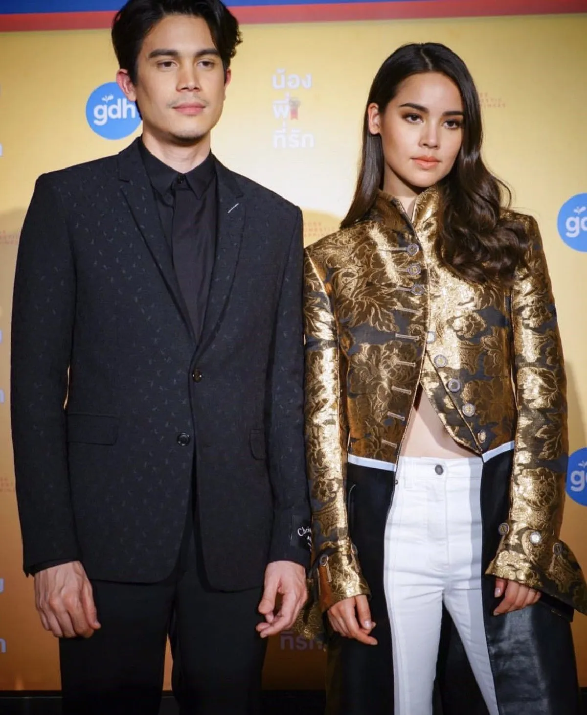 ไม่ได้ลำเอียง! สีหน้าความต่างของ ญาญ่า เวลาถ่ายคู่กับ ซันนี่-นิชคุณ