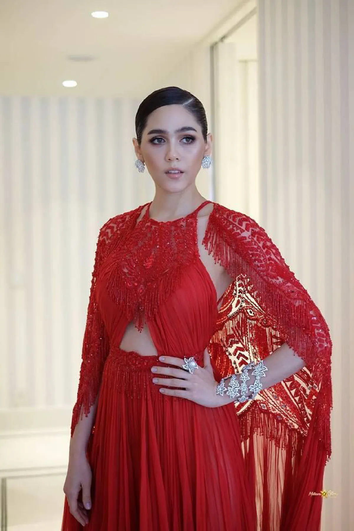 ชาวเน็ตวิจารณ์ยับ! ชุดเดินพรมแดง "ชมพู่ อารยา"สวยแต่พัง