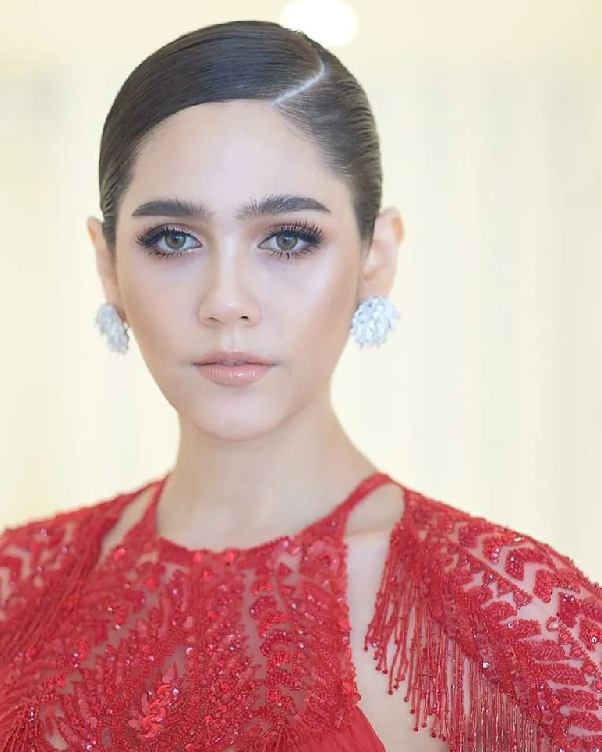 ชาวเน็ตวิจารณ์ยับ! ชุดเดินพรมแดง "ชมพู่ อารยา"สวยแต่พัง