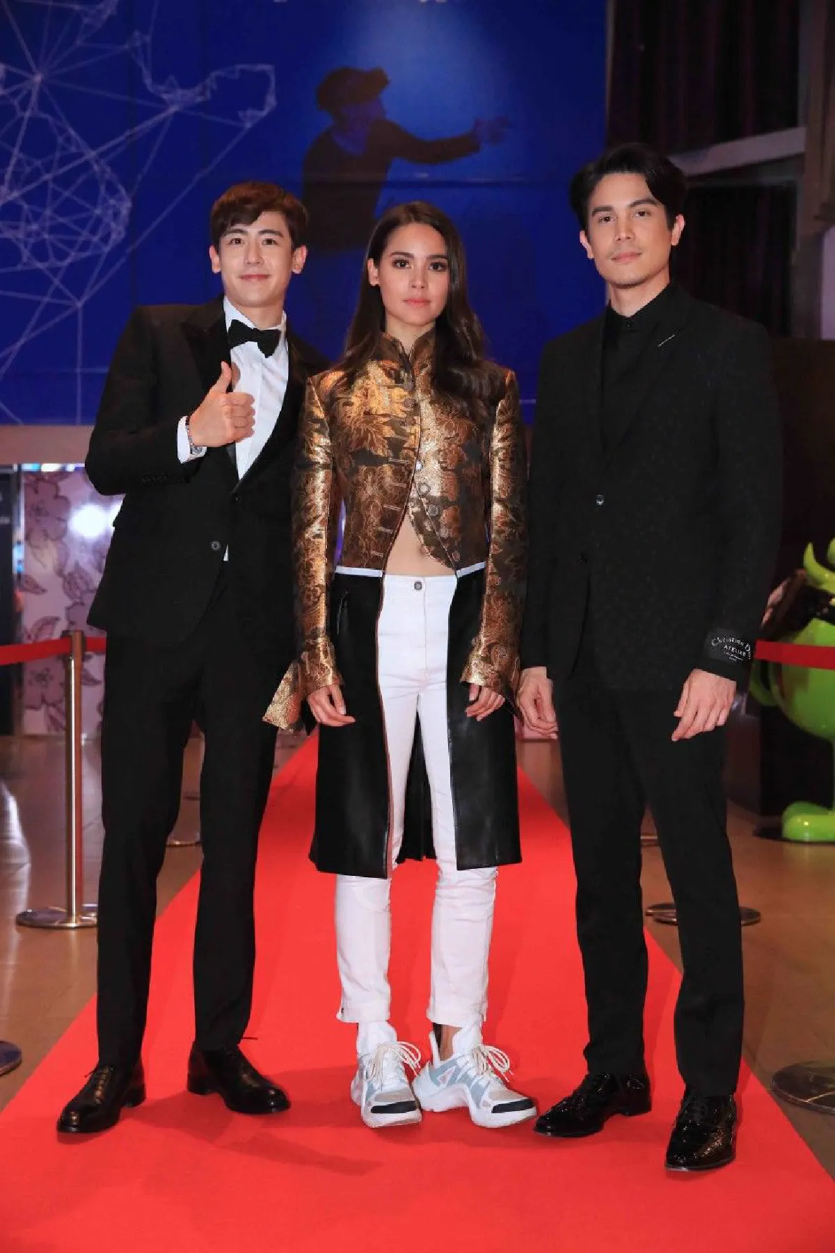 ไม่ได้ลำเอียง! สีหน้าความต่างของ ญาญ่า เวลาถ่ายคู่กับ ซันนี่-นิชคุณ