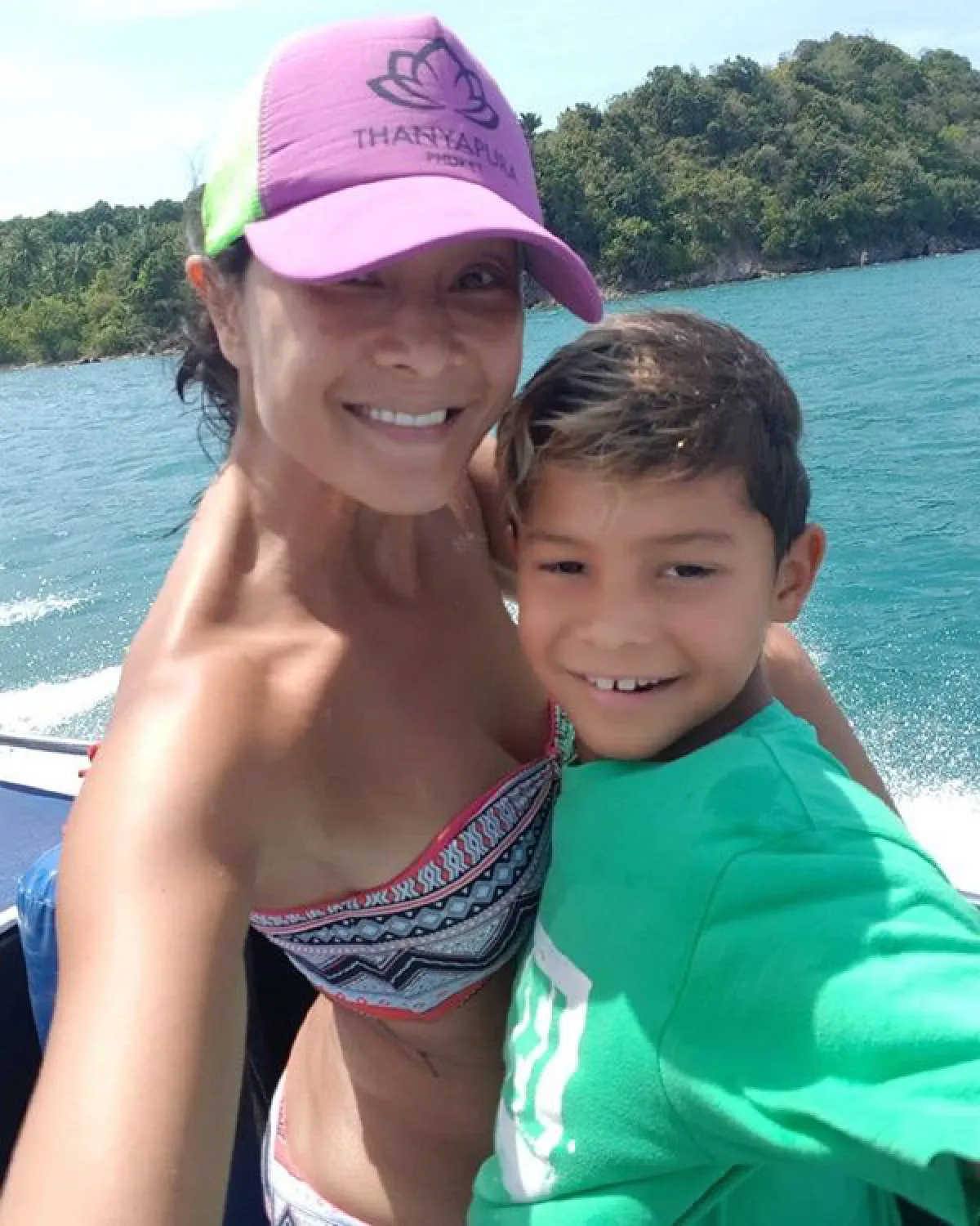 แม่ปลื้มมาก! ลูกเกด อวดลูกชาย น้องสกาย แข่งว่ายน้ำได้เหรียญทองเต็มคอ