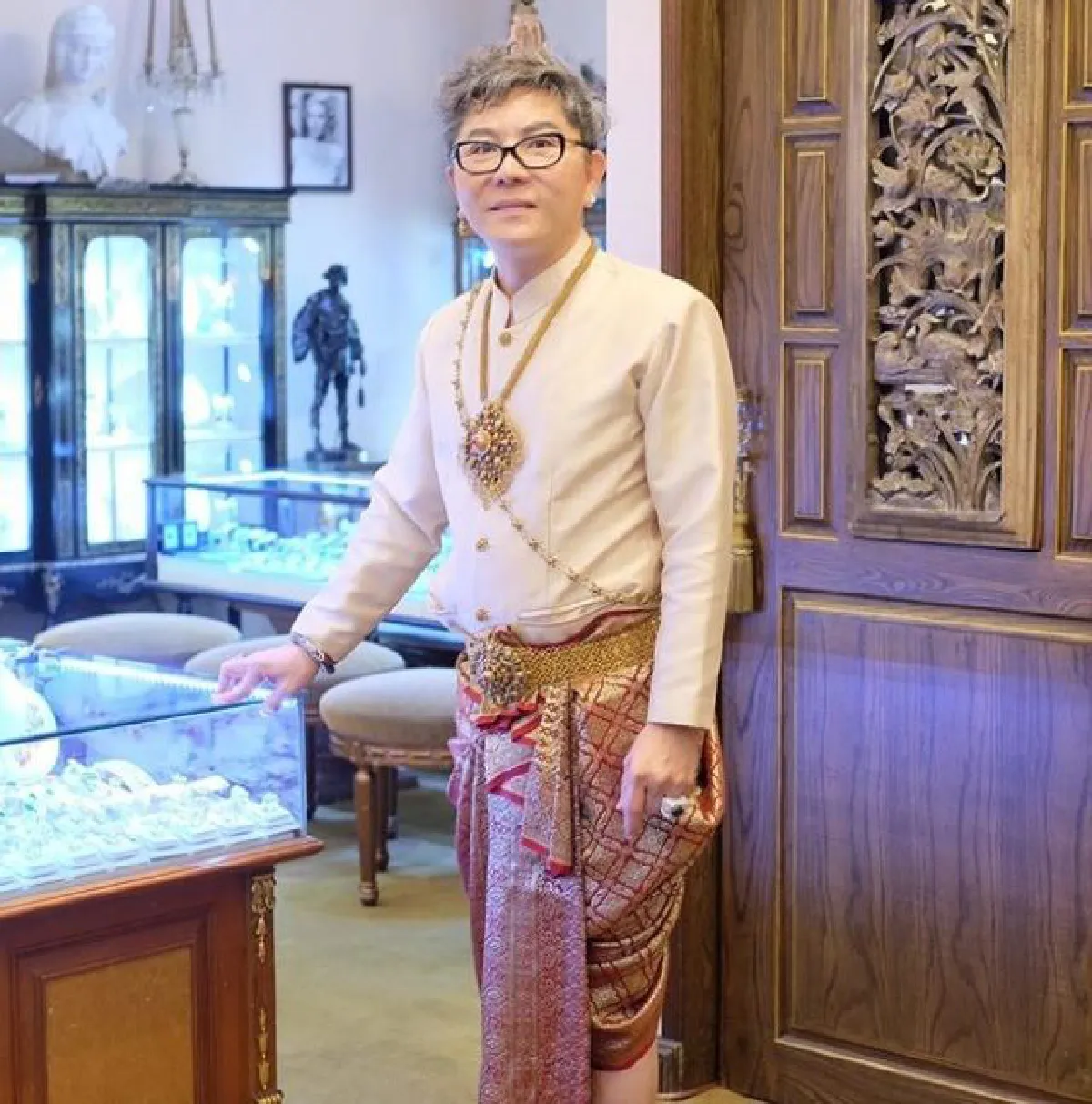 กำปั้น บาซู เปลือยหุ่นล่ำเดินแบบกระจับเพชร 500 ล้าน ในวันเกิดไฮโซดัง