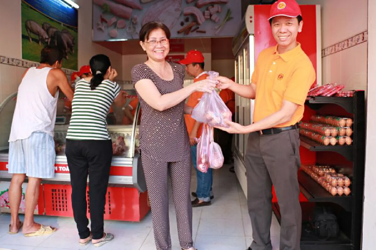 "เถ้าแก่เนื้อหมูตู้เย็นชุมชน" อาชีพใหม่ของชาวเวียดนาม