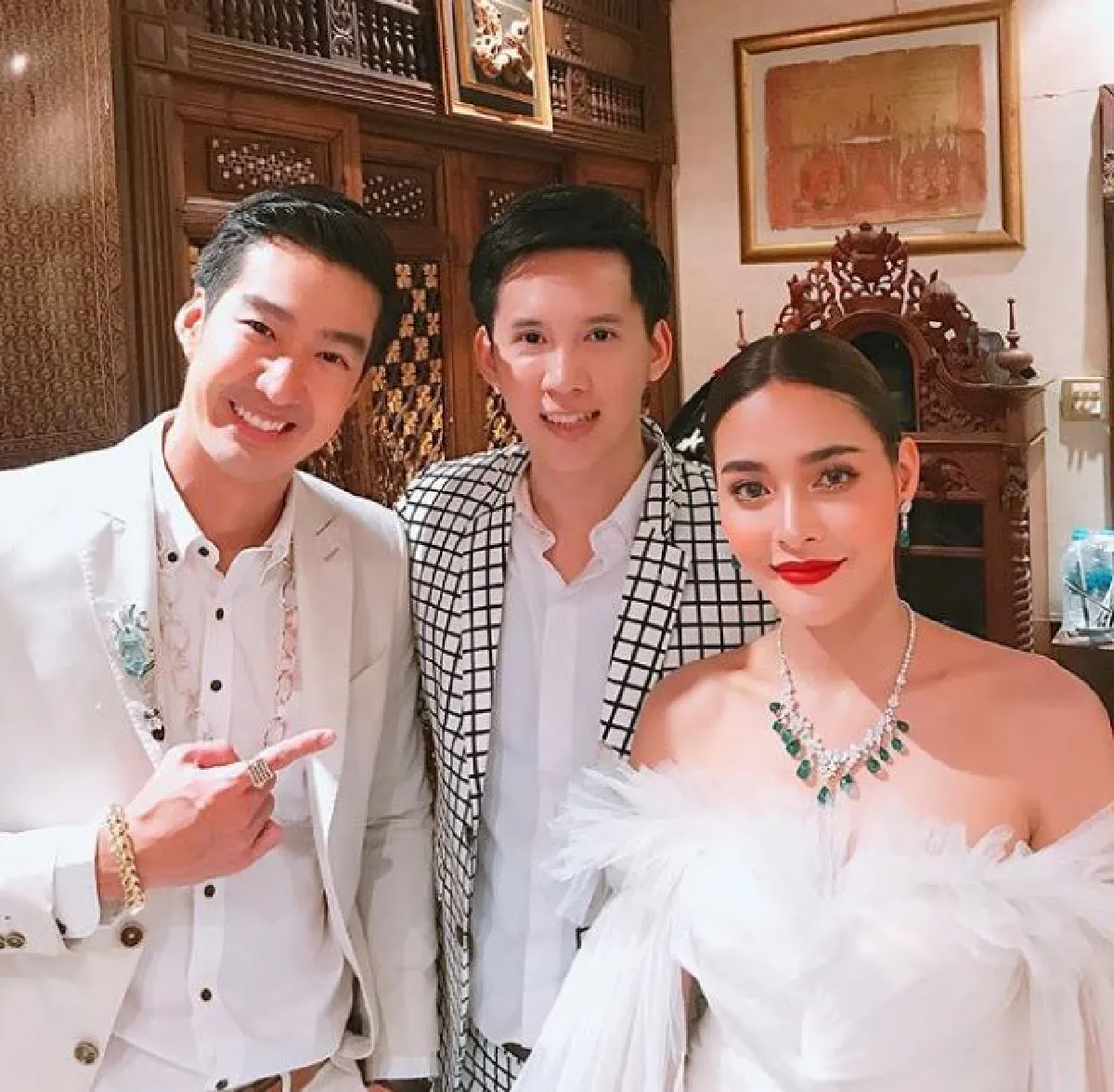 กำปั้น บาซู เปลือยหุ่นล่ำเดินแบบกระจับเพชร 500 ล้าน ในวันเกิดไฮโซดัง