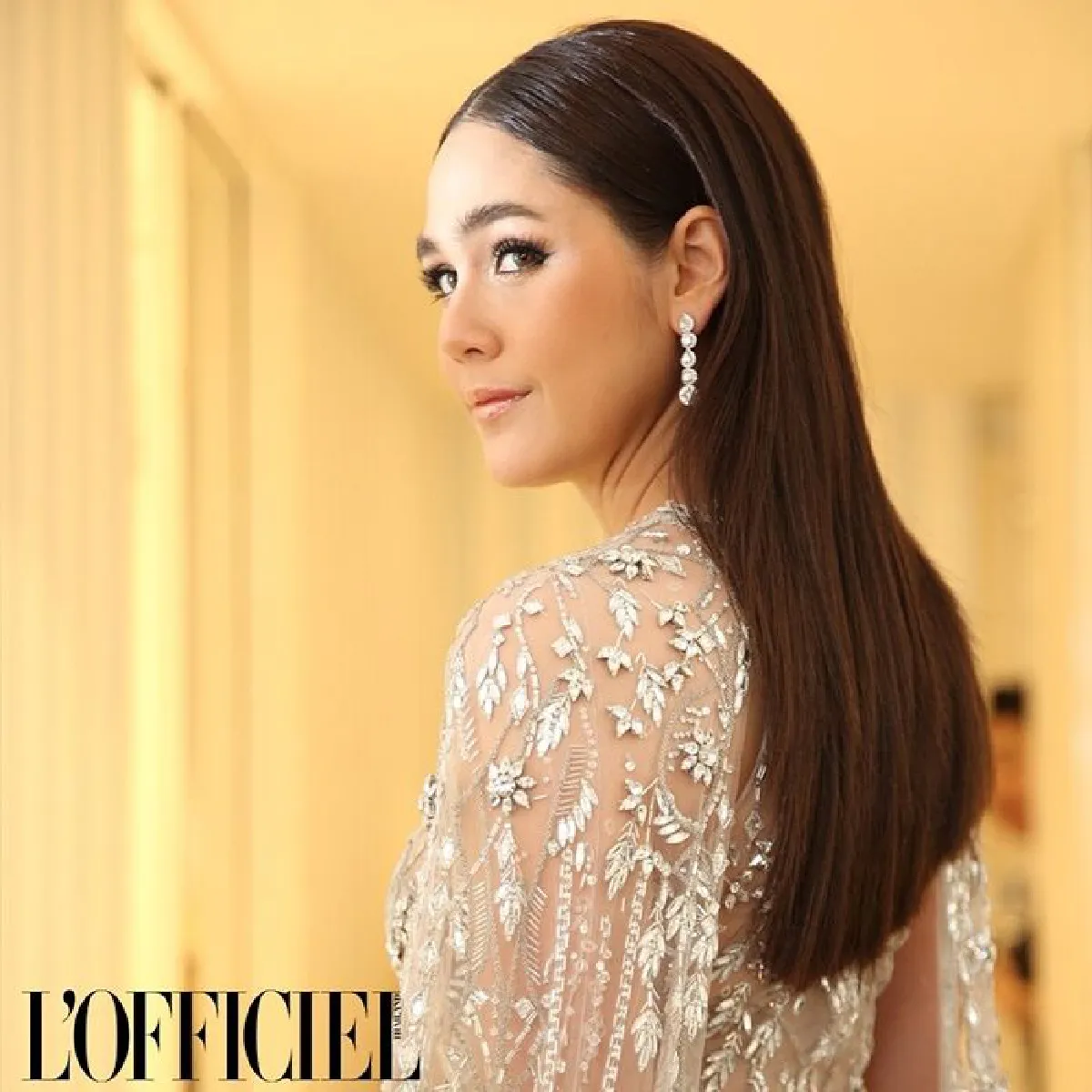 สาแก่ใจแม่! ชมพู่ อารยา เดินสวยสง่าบนพรมแดงเมืองคานส์วันที่สอง (คลิป)