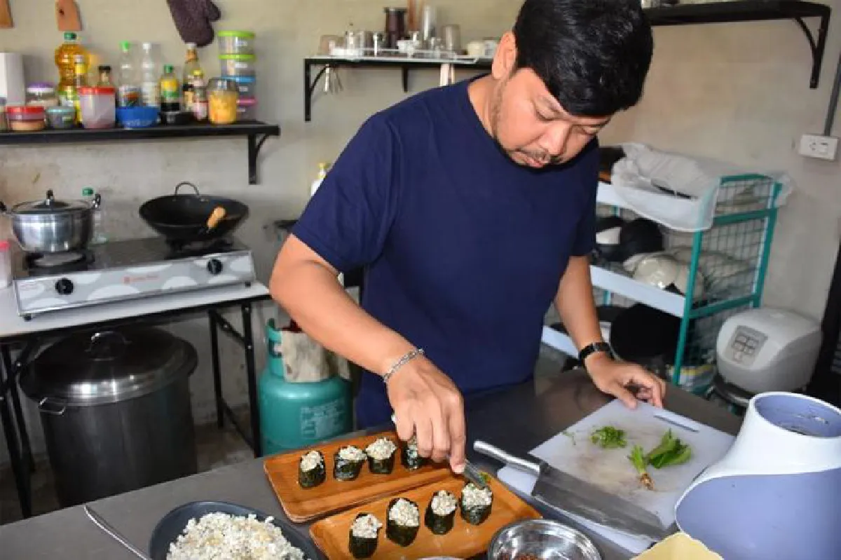 ซูชิไข่มดแดง อาหารลูกครึ่งญี่ปุ่น-อีสานแซ่บเว่อร์