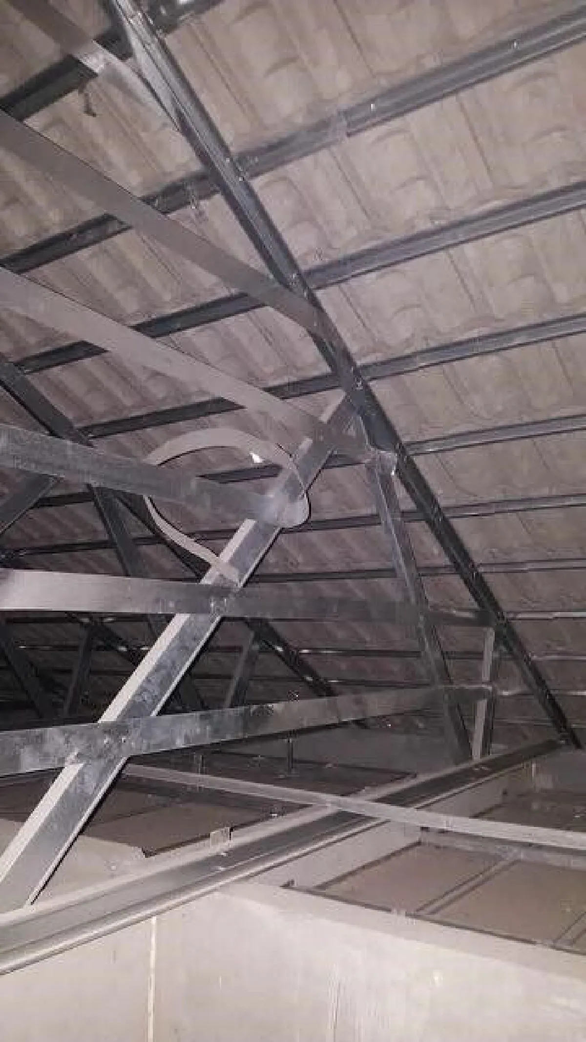 อุทาหรณ์โครงสร้างบ้านแบบทาวน์โฮม หลังคาติดกันระวังความปลอดภัยให้ดี