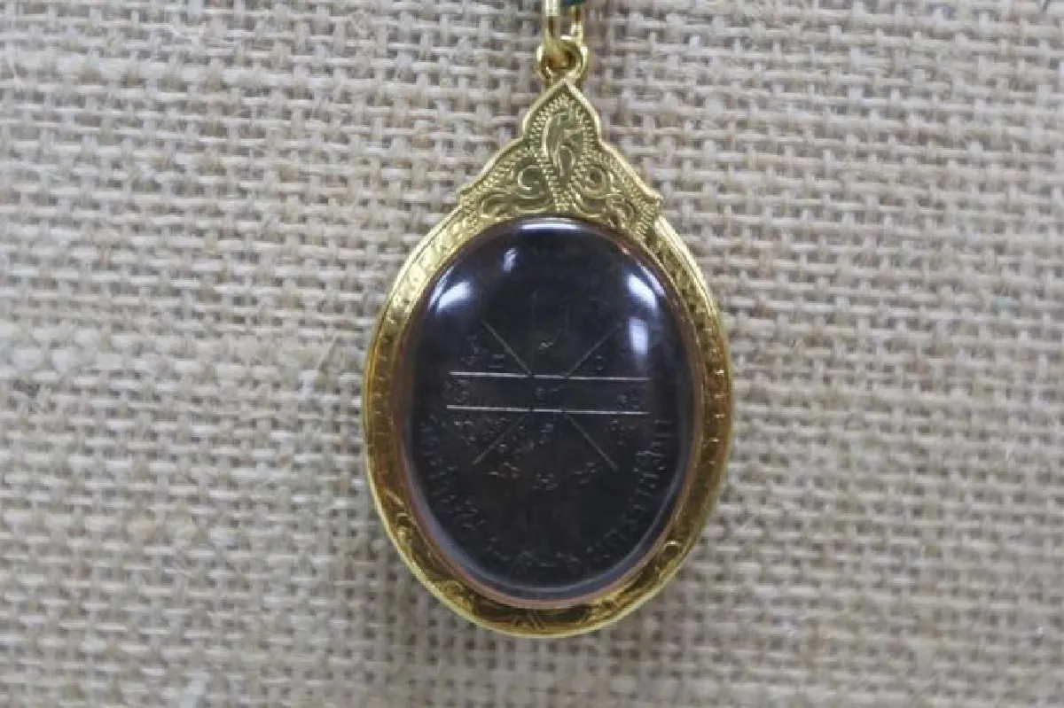 คล้องพระชีวิตดี ผอ.เขตจตุจักร