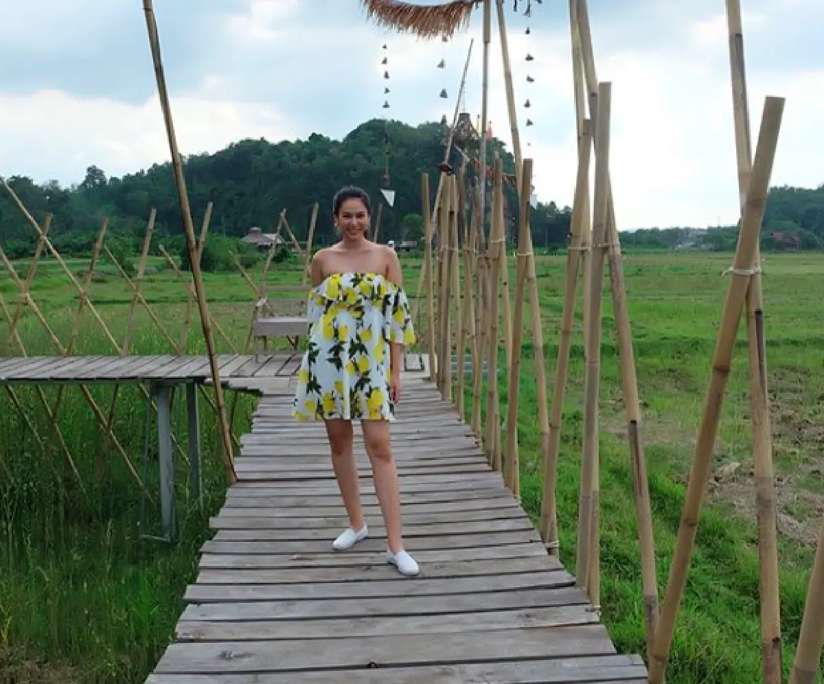 “ตอง ภัครมัย” วัย 40 ขอโชว์เซ็กซี่ท้าแดด กับชุดว่ายน้ำคว้านลึก