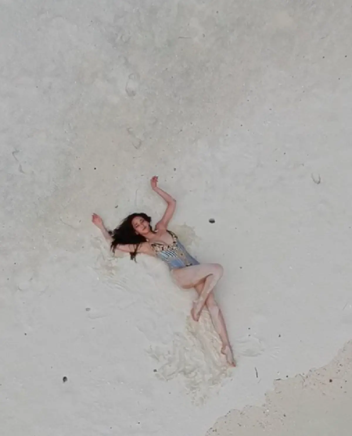 เซ็ตนี้แซ่บจนต้องยอม!! “อั้ม พัชราภา” กับภาพมุมสูง ที่ฮอตกว่าแสงแดด