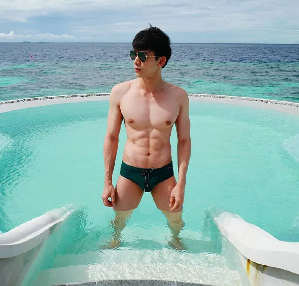 ทริปนี้เสื้อไม่จำเป็น! ป๊อบ คำเกษม อวดหุ่นแซ่บเซ็ตใหญ่..ยิ่งกว่าถ่ายแบบ