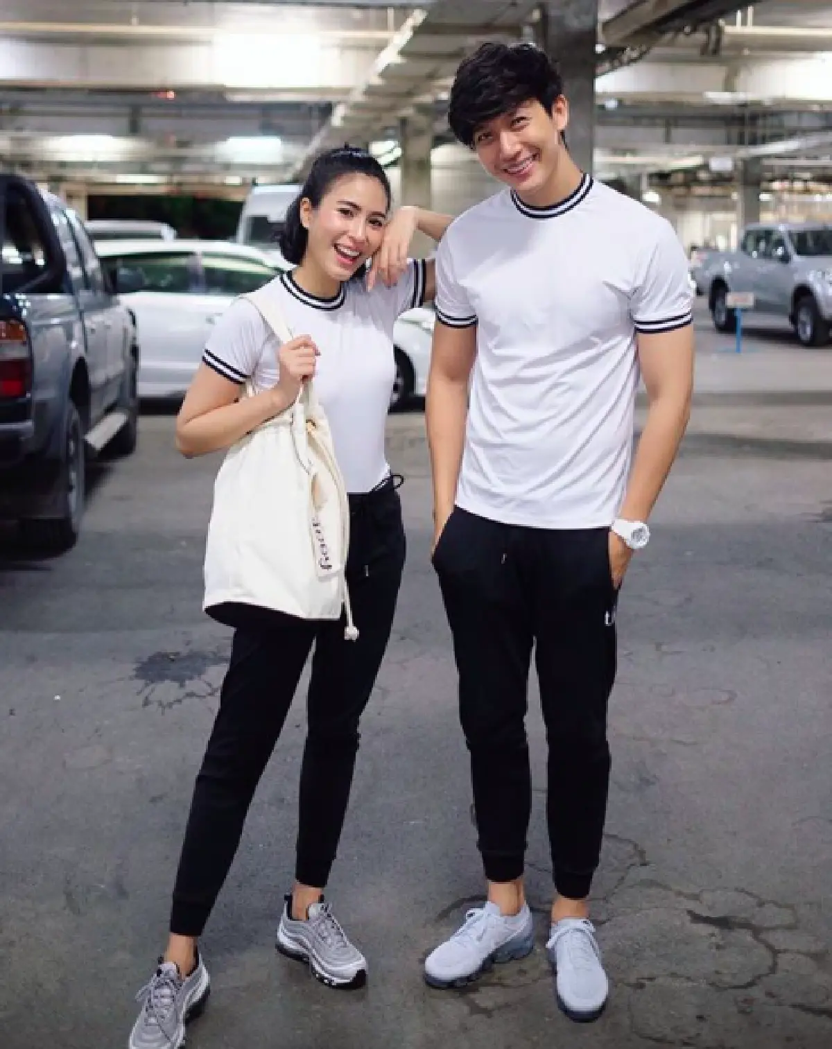 คู่แล้วคู่อีก..หวานแล้วหวานอีก! ส่องแฟชั่นชุดคู่ “พุฒ-จุ๋ย” ที่ใส่เหมือนกันยันชุดออกกำลังกาย