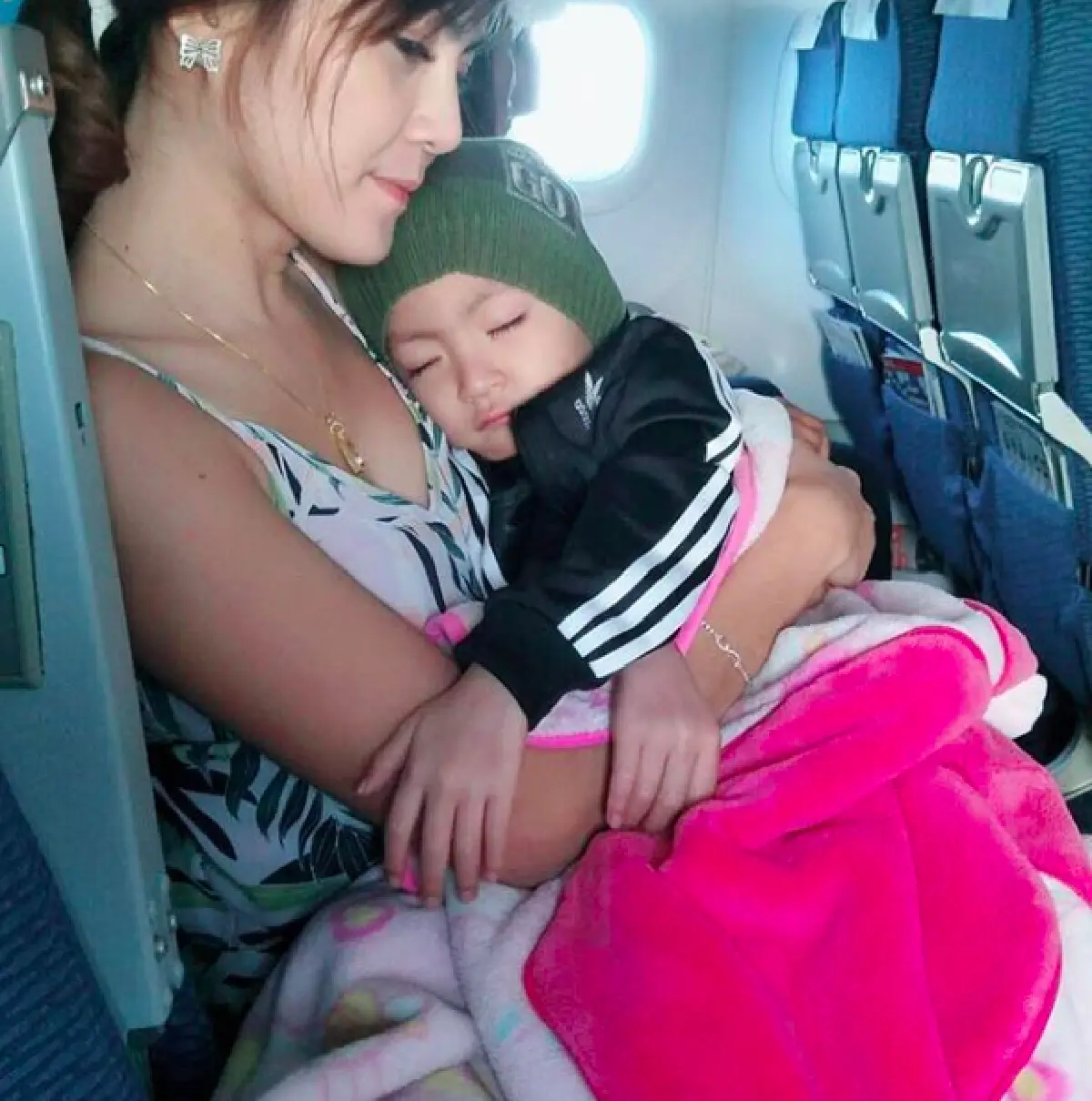 กลับมาสดใส!! “น้องสกาย” ขอคุณแม่ไปเที่ยวทะเล ก่อนกลับมาทำคีโมครั้งสุดท้าย