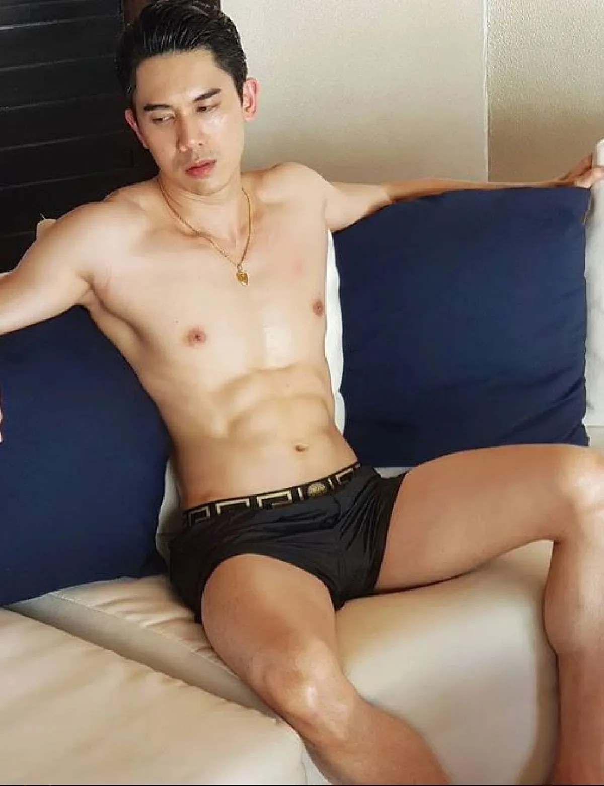 ทริปนี้เสื้อไม่จำเป็น! ป๊อบ คำเกษม อวดหุ่นแซ่บเซ็ตใหญ่..ยิ่งกว่าถ่ายแบบ