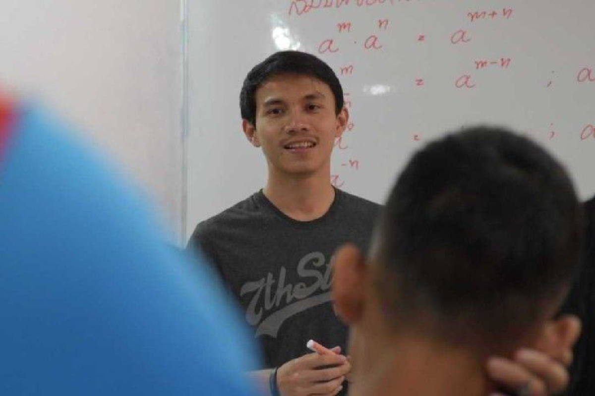 "ผู้กองหนุ่มบุรีรัมย์"ลาออกจากตร.เปิดสอนหนังสือฟรีมุ่งสานฝันเด็กยากจน "ผู้กองหนุ่มบุรีรัมย์"ลาออกจากตร.เปิดสอนหนังสือฟรีมุ่งสานฝันเด็กยากจน
