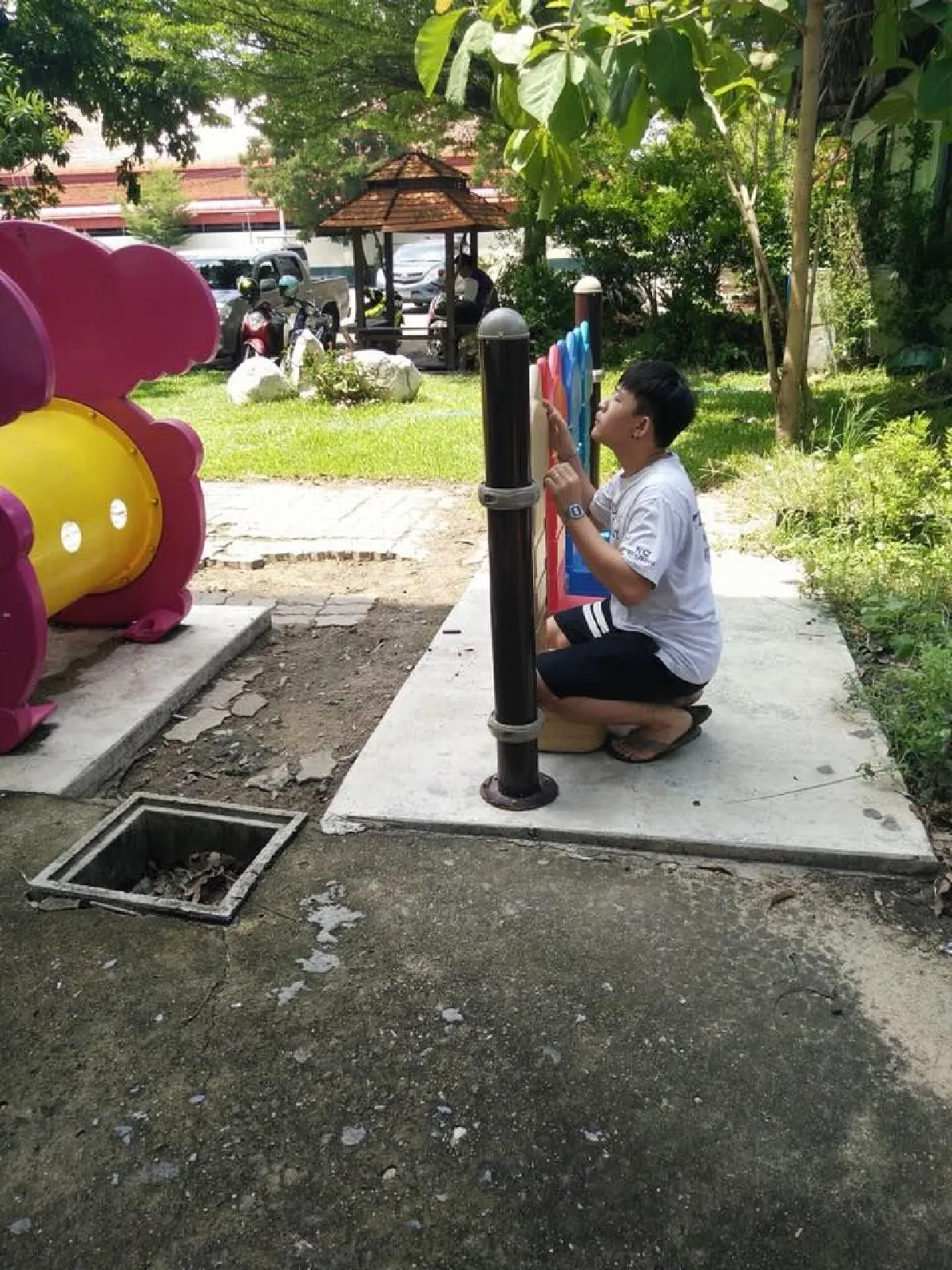 ภาพความน่ารัก "พ่อแม่ส่องลูก" วันที่ต้องไปโรงเรียนวันแรก