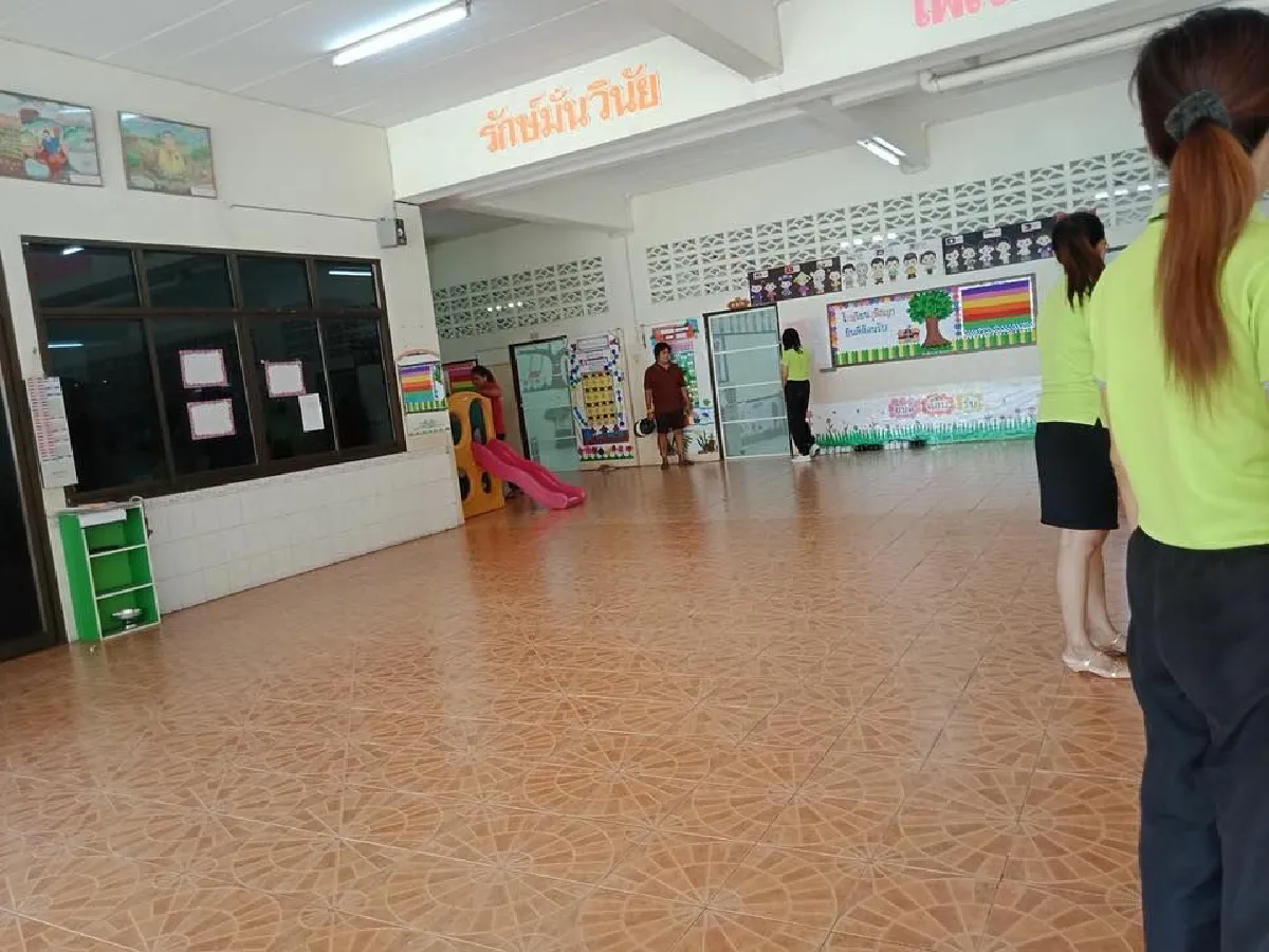 ภาพความน่ารัก "พ่อแม่ส่องลูก" วันที่ต้องไปโรงเรียนวันแรก