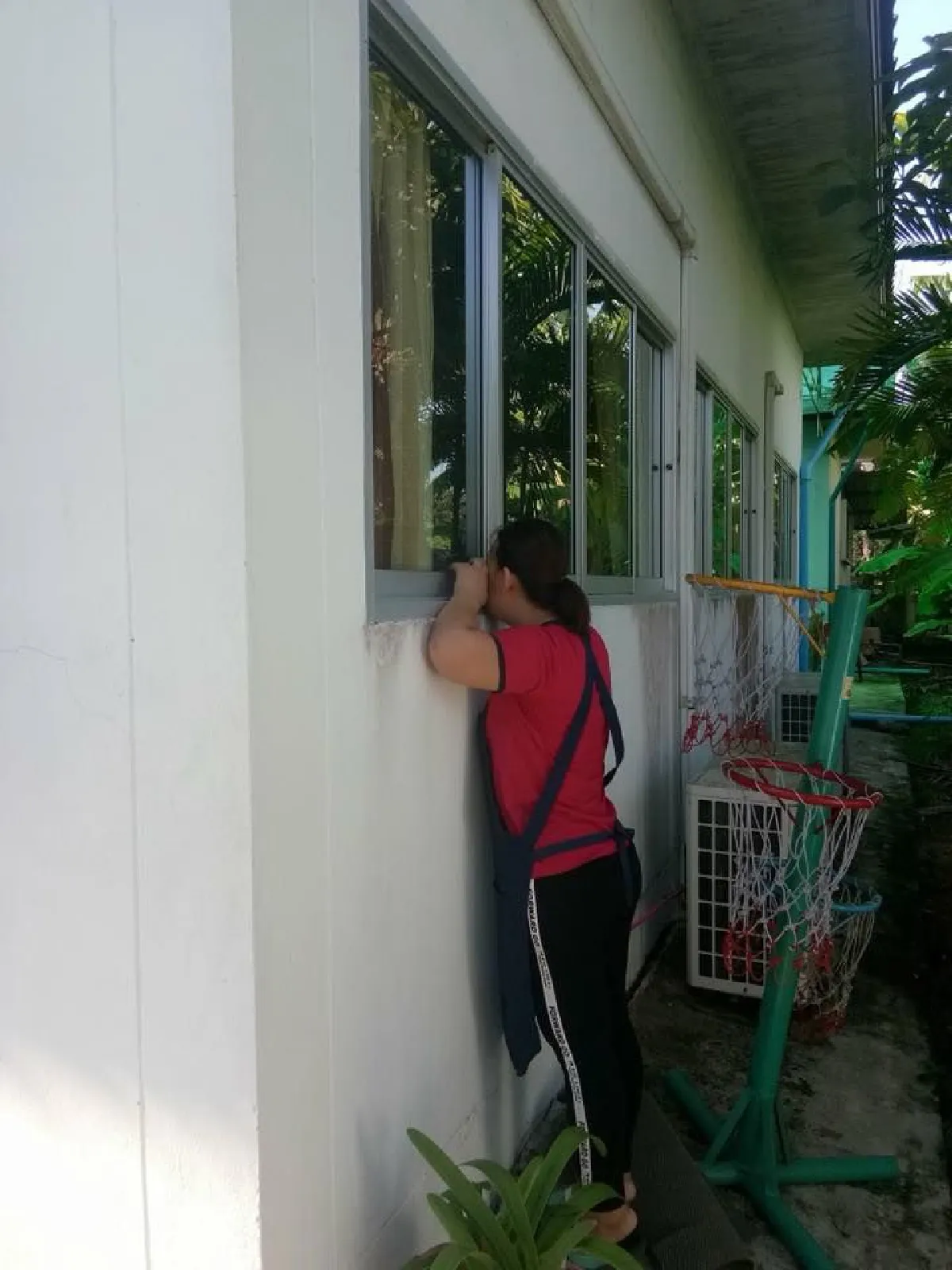 ภาพความน่ารัก "พ่อแม่ส่องลูก" วันที่ต้องไปโรงเรียนวันแรก