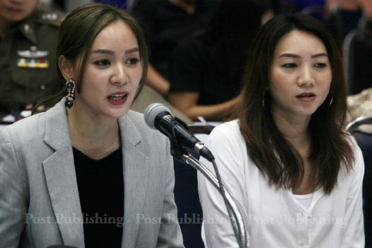 "โฟร์"ให้ข้อมูลตำรวจปมรีวิวเมจิกสกิน ออกหมายเรียกดาราเพิ่มอีก4 "โฟร์"ให้ข้อมูลตำรวจปมรีวิวเมจิกสกิน ออกหมายเรียกดาราเพิ่มอีก4
