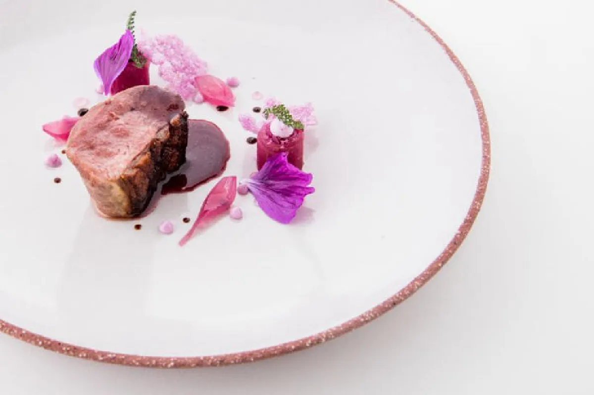 มื้อค่ำสุดหรูโดย เชฟ ซาง ฮุน เดครัมเบรอ ณ ห้องอาหาร เดอะ รีเฟล็กซ์ชั่นส์