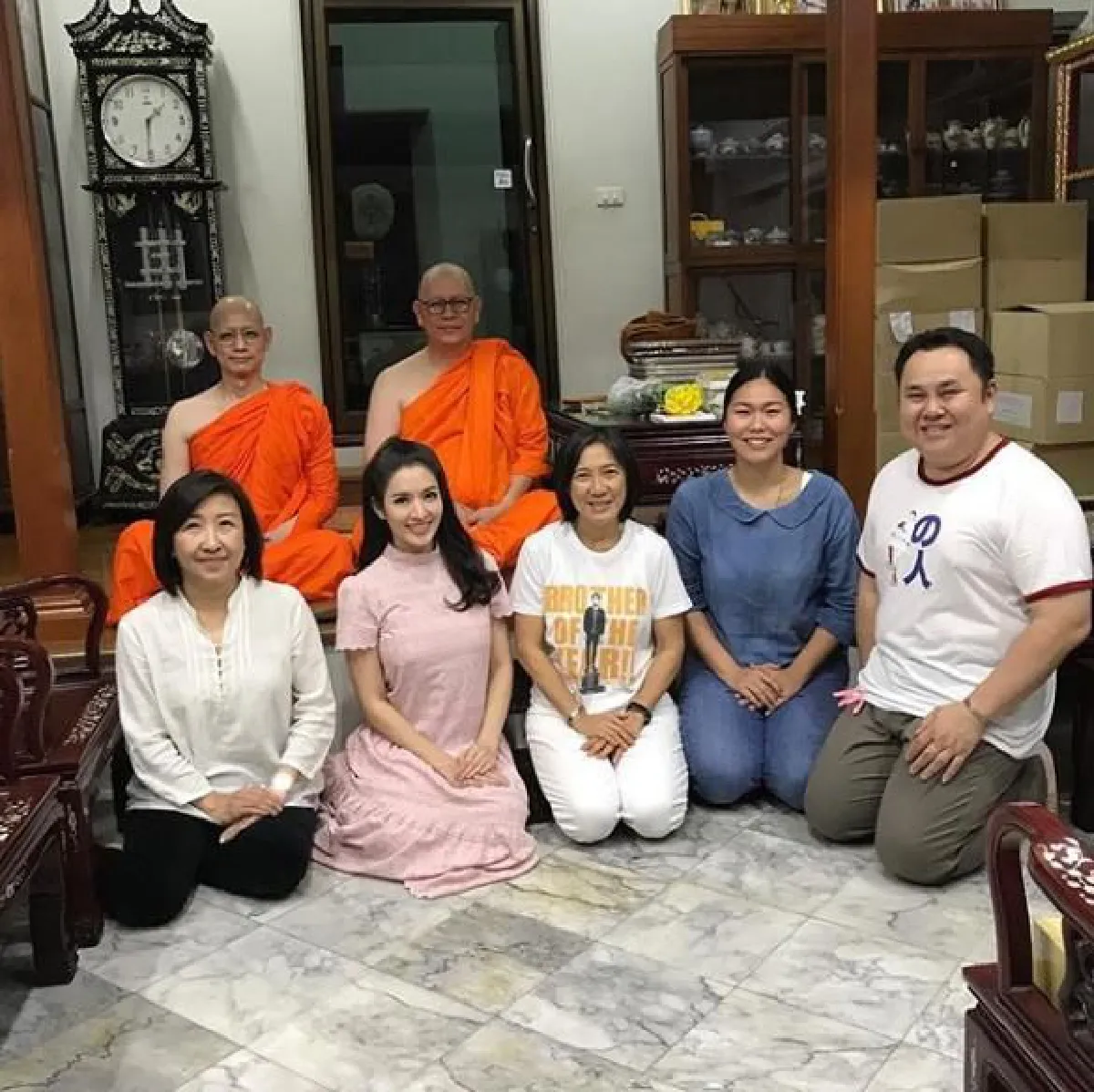 แอฟ ทักษอร สุดปลาบปลื้ม! คุณพ่ออนุสรณ์ สุขสงบใต้ร่มเงาพระพุทธศาสนา